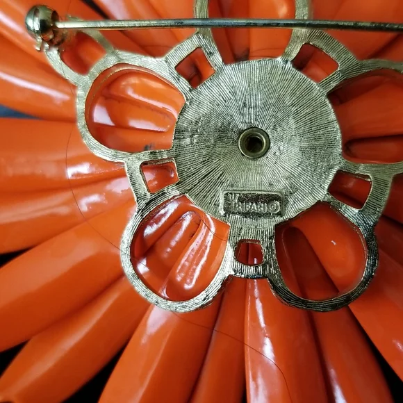 Crown trifari large Coral brooch - Picture 4 of 4